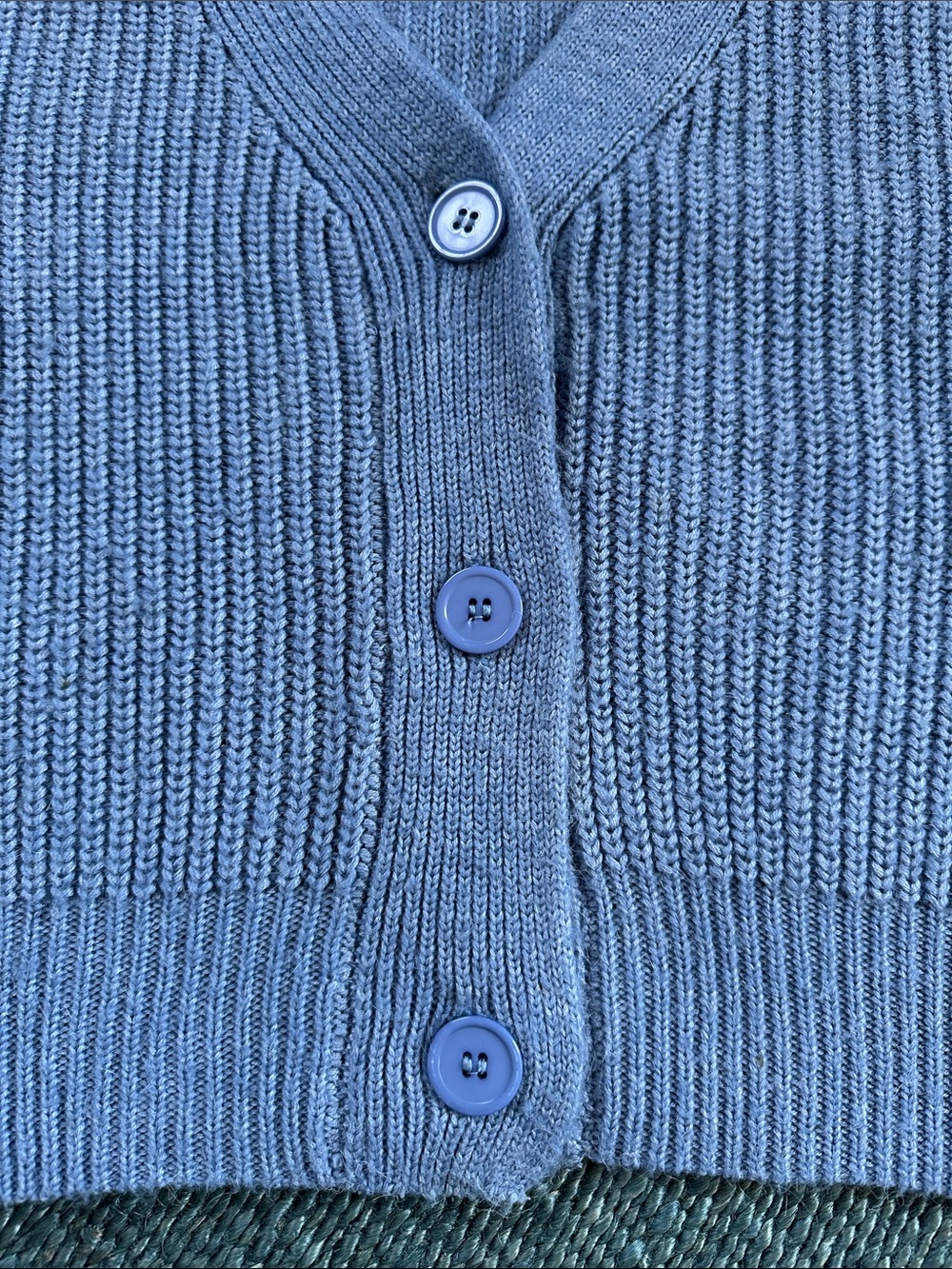 Charlie Holiday Dusty Blue Ribbed V-Neck Cropped Cardigan Size M - Picture 3 of 6